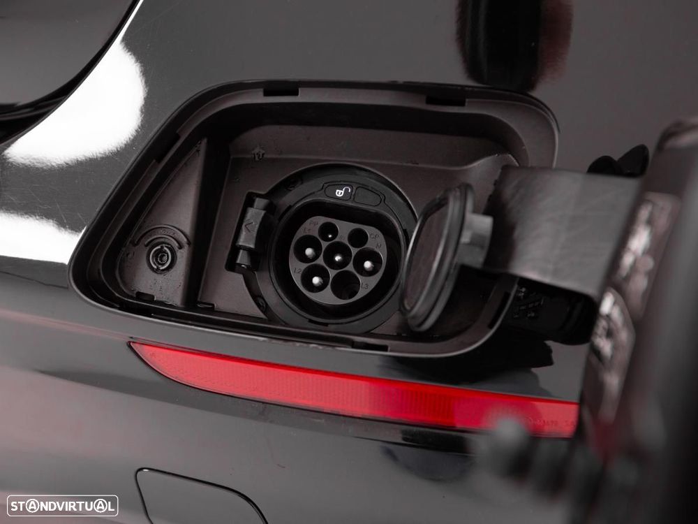 Mercedes-Benz E 300 de 4Matic 9G-TRONIC AMG Line - 15