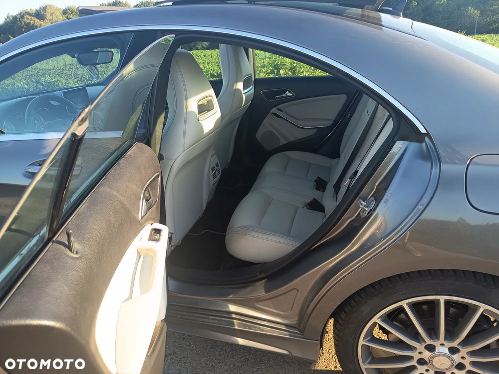 Mercedes-Benz CLA 250 7G-DCT AMG Line - 9