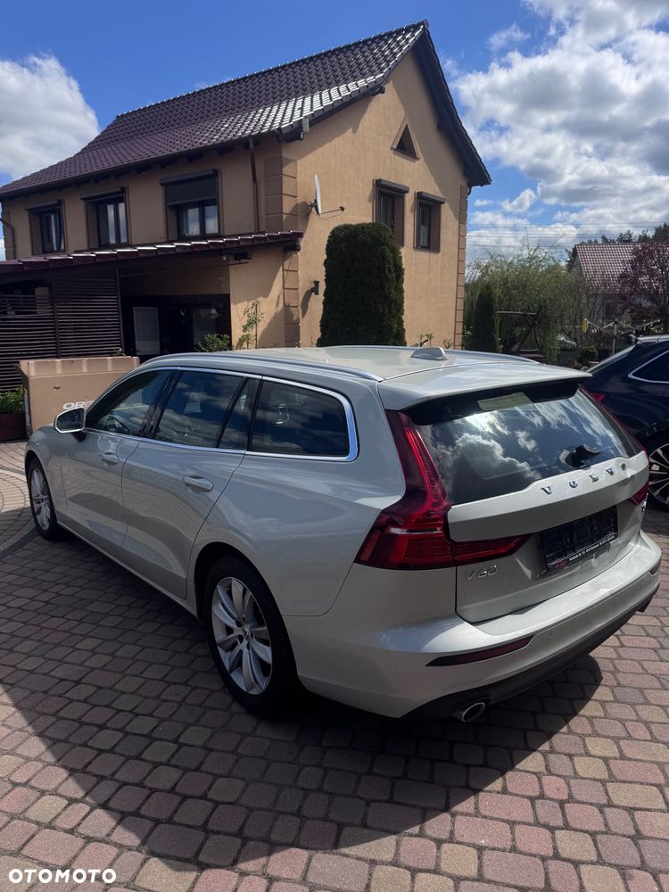 Volvo V60 D4 Momentum Pro - 4