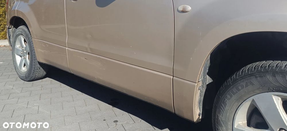 Suzuki Grand Vitara 2.0 - 7