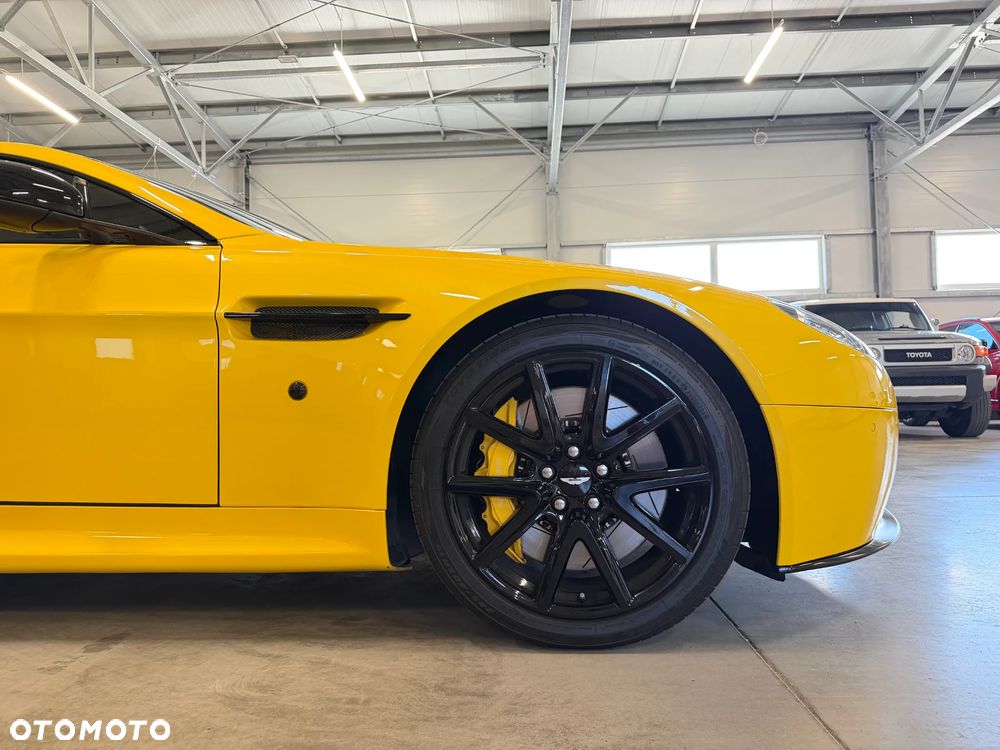 Aston Martin V8 Vantage - 8