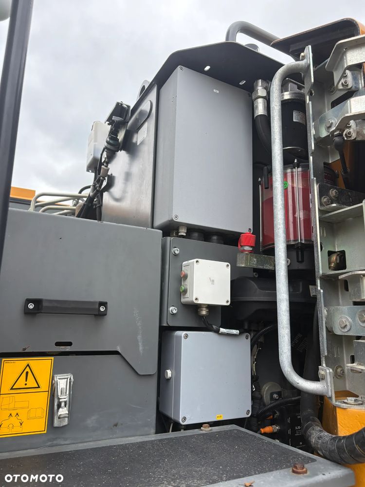 Liebherr A910 Compact - 7