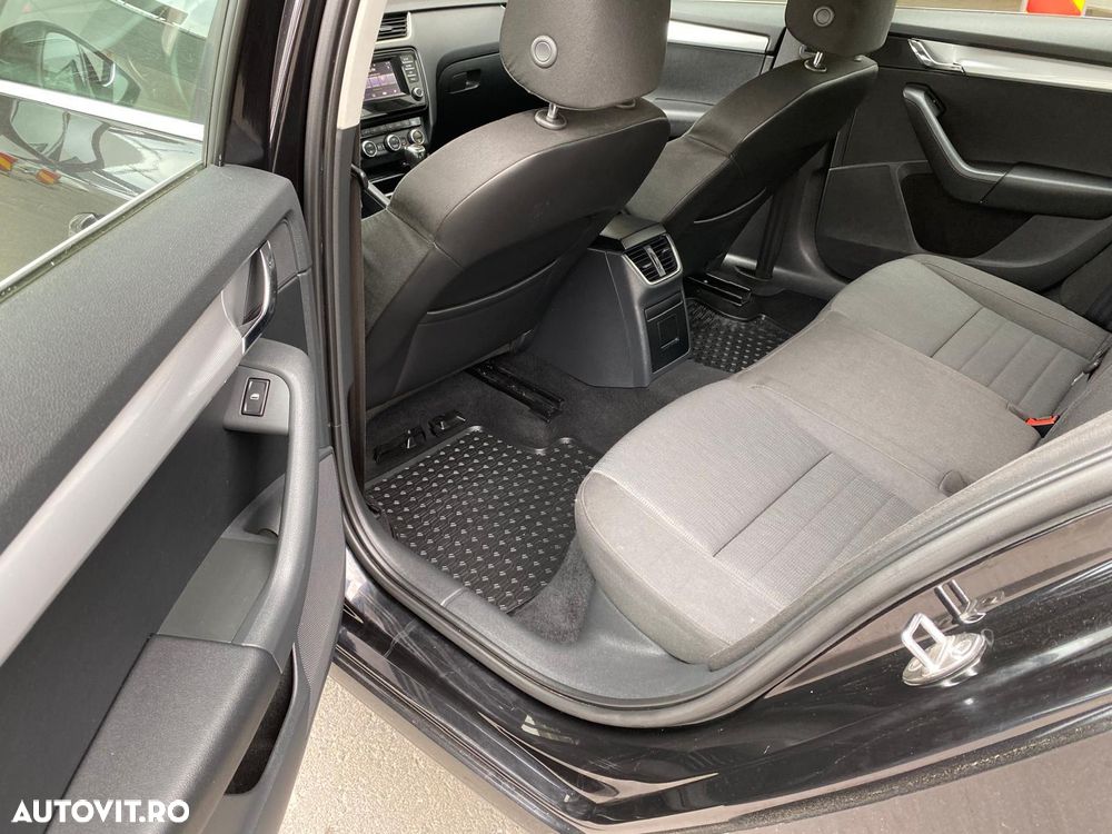 Skoda Octavia 1.6 TDI DSG Ambition - 14