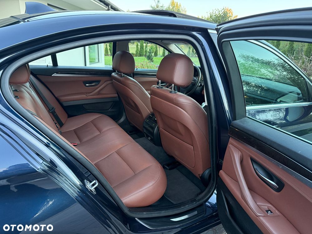 BMW Seria 5 535i xDrive Sport-Aut Luxury Line - 25