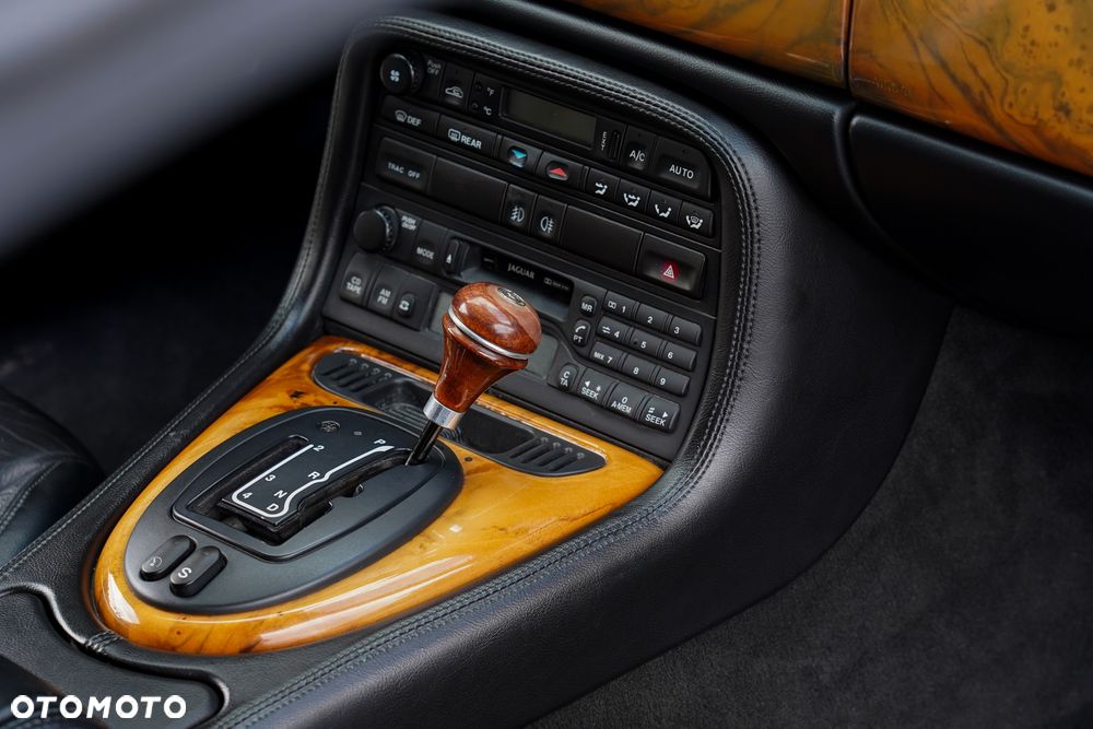 Jaguar XK8 - 9