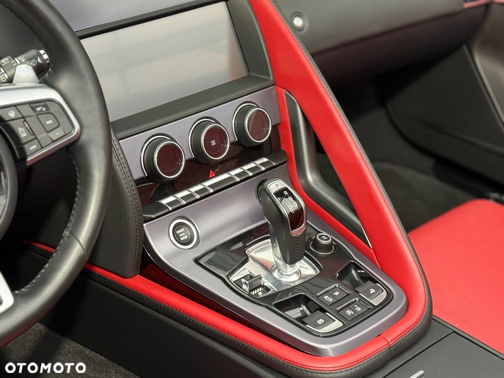 Jaguar F-Type P300 - 24