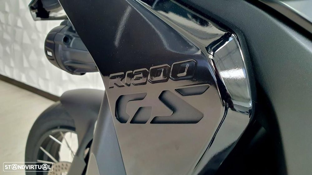 BMW R 1300 GS Tripple Black - 12