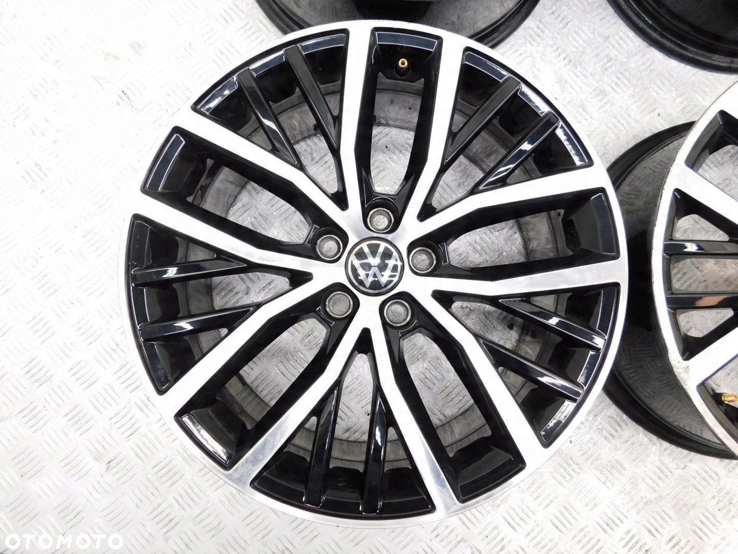 FELGI ALUMINIOWE 5x100 7,5jx17 - VW POLO 6R 6C GTi R-line - 2