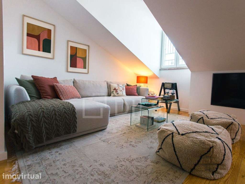 Apartamento T3 duplex na Avenida 24 de Julho, Lisboa - Grande imagem: 2/21