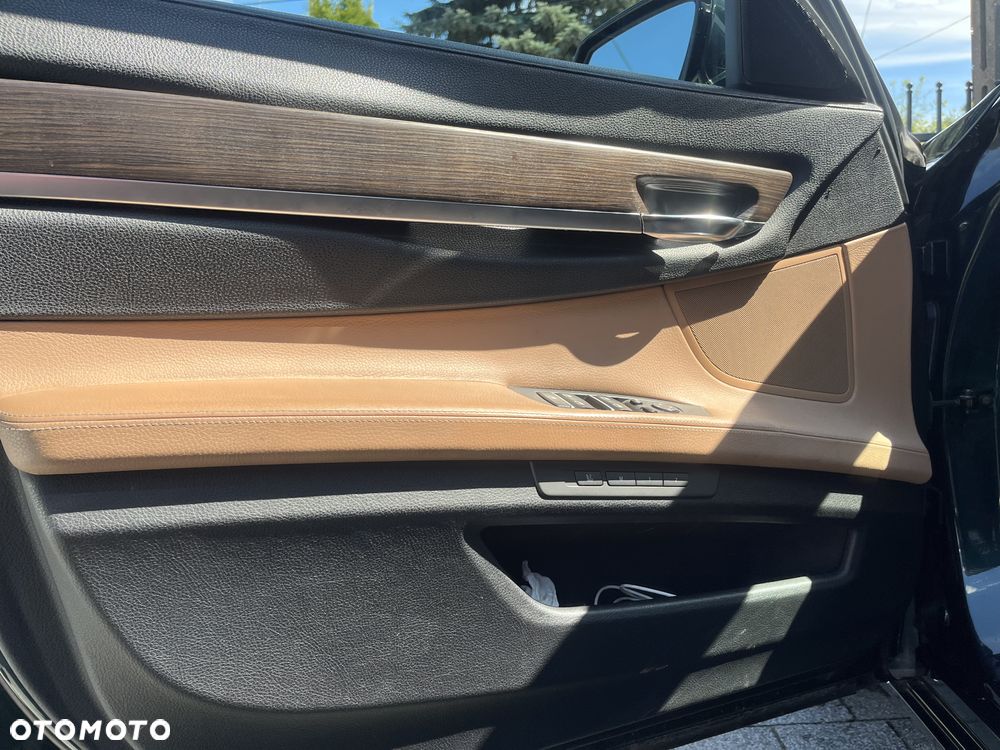 BMW Seria 7 740i - 16