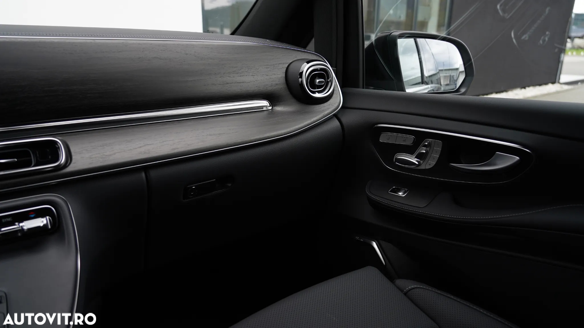 Mercedes-Benz V 300 d Combi Lung 237 CP AWD 9AT AVANTGARDE EDITION - 12