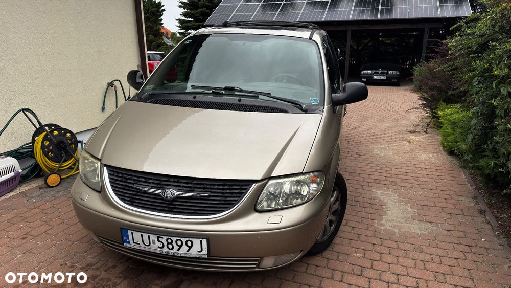 Chrysler Town & Country - 1