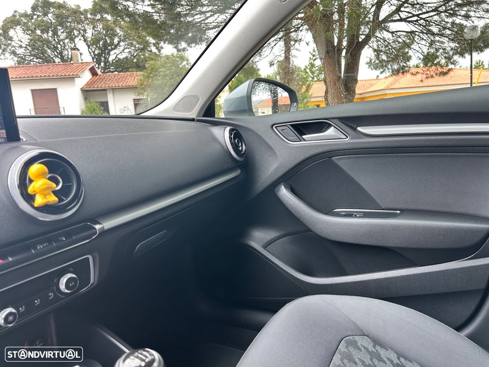 Audi A3 Sportback 1.6 TDI Attraction Ultra - 18