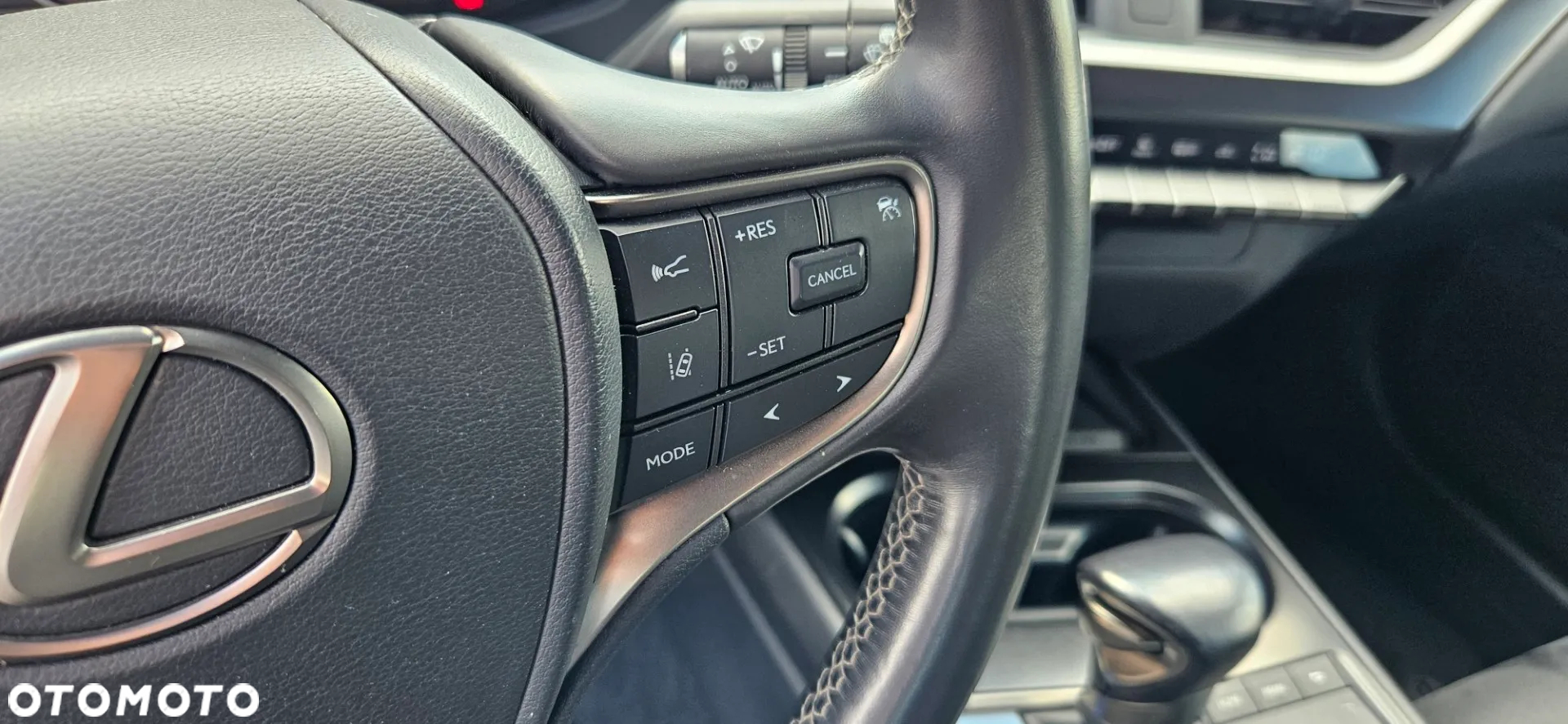Lexus UX 250h - 29