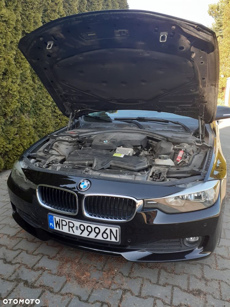 BMW Seria 3 320i - 4