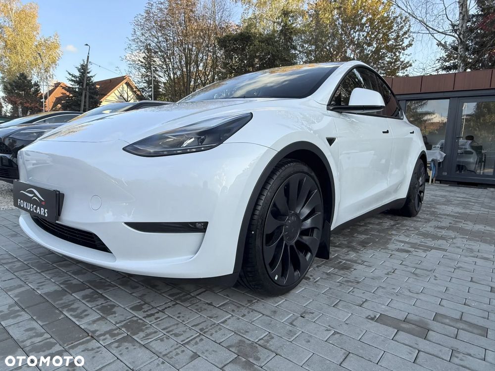 Tesla Model Y Performance AWD - 1