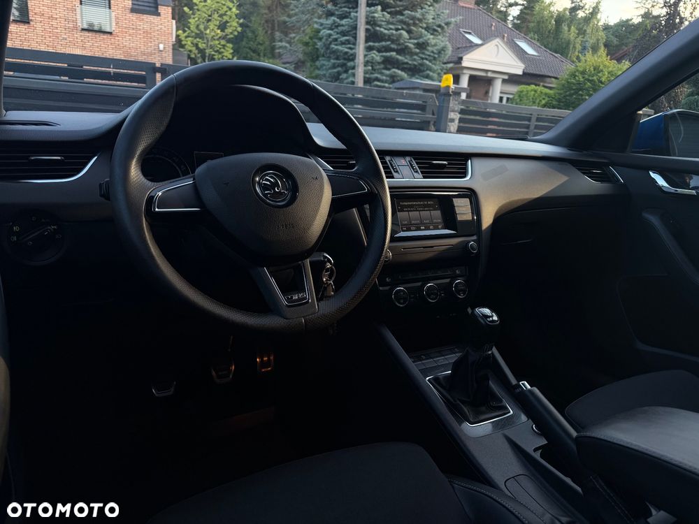 Skoda Octavia 2.0 TDI RS - 25