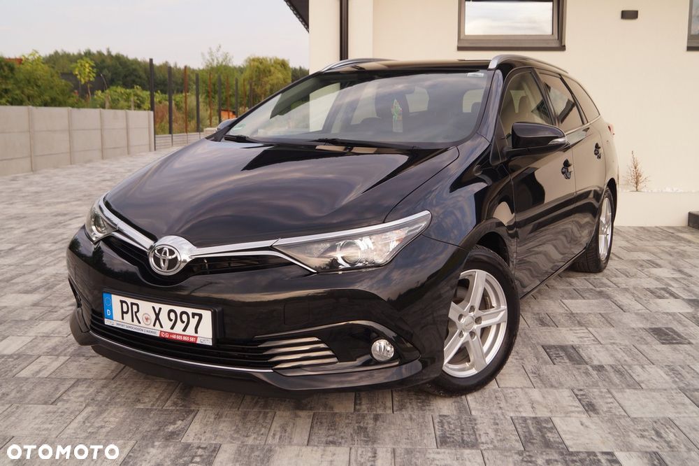 Toyota Auris 1.6 D-4D Executive - 1