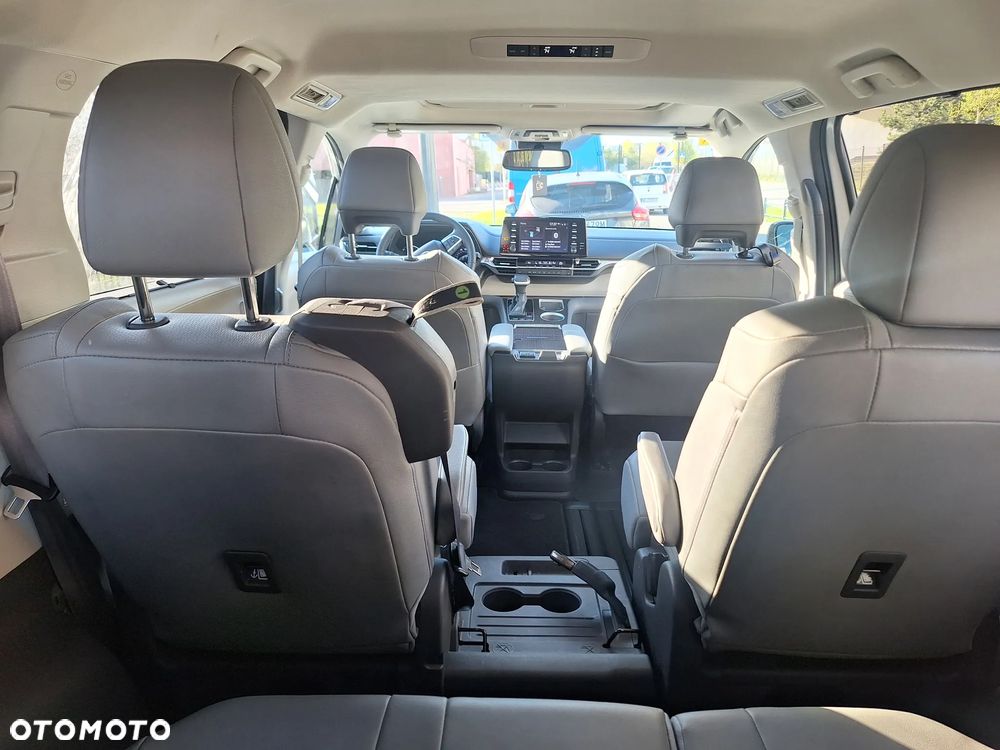 Toyota Sienna - 8