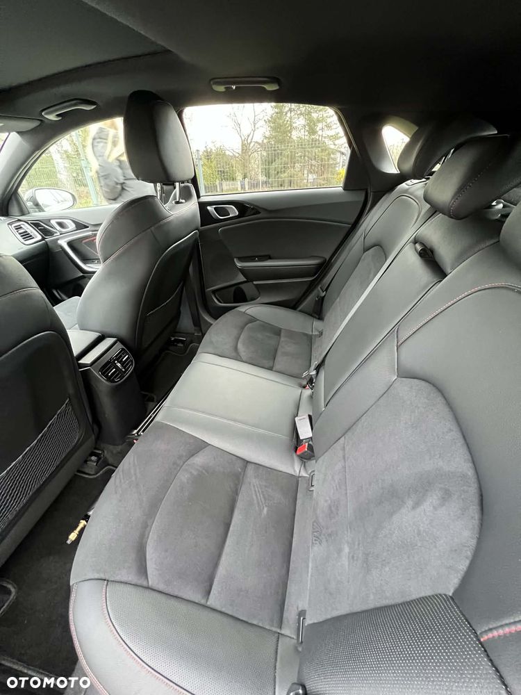 Kia Ceed - 9