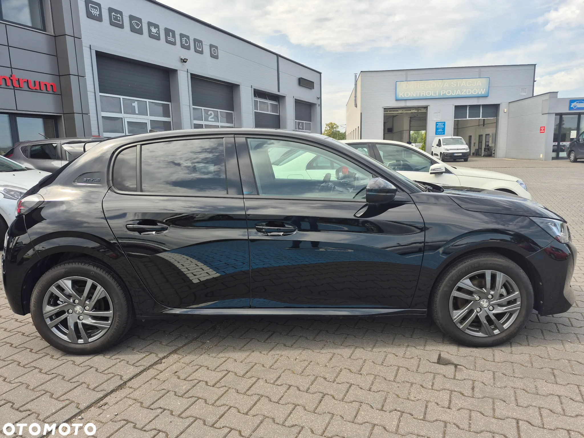 Peugeot 208 PureTech 100 EAT8 Allure - 10