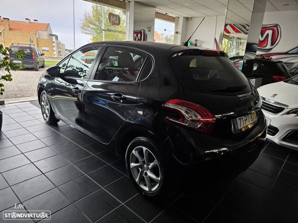 Peugeot 208 1.2 VTi SE Style - 4