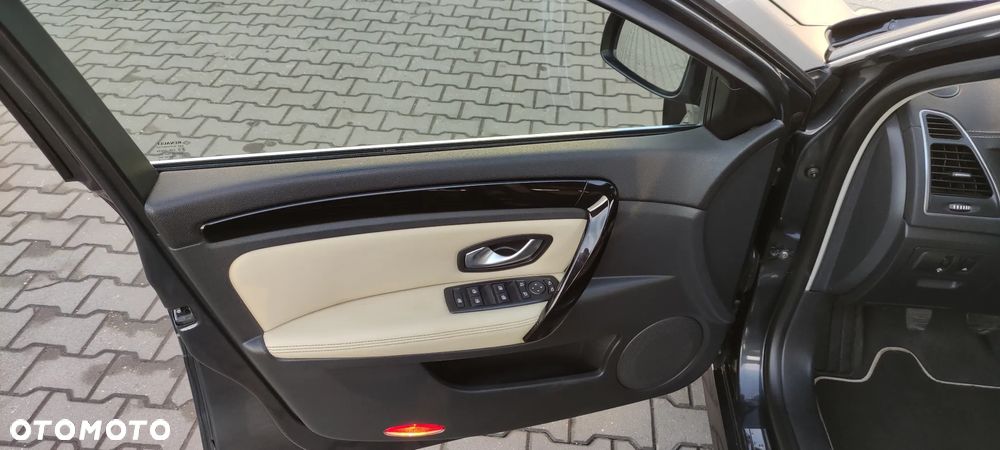 Renault Laguna dCi 180 FAP Initiale - 15