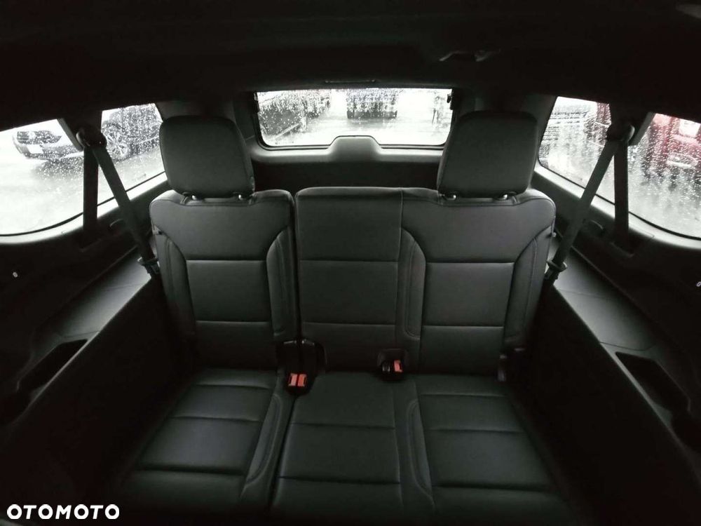 Chevrolet Suburban - 3