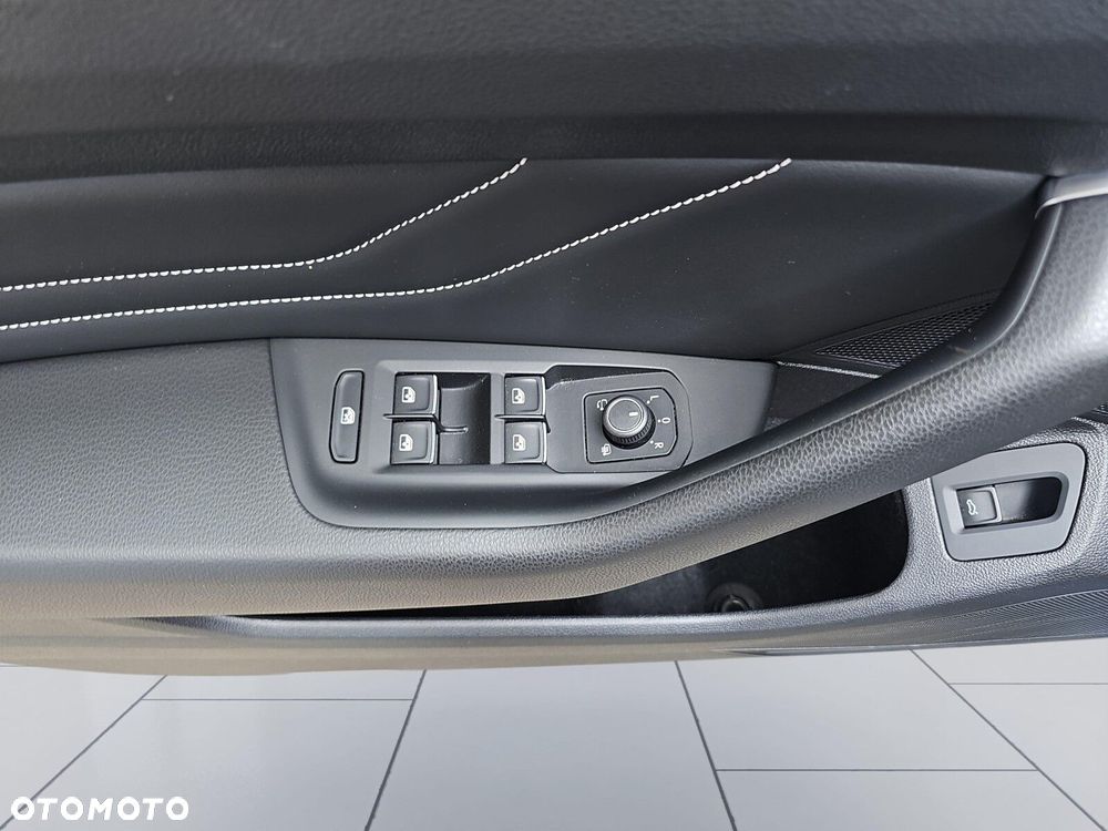 Volkswagen Passat Variant 2.0 TDI Elegance DSG - 19