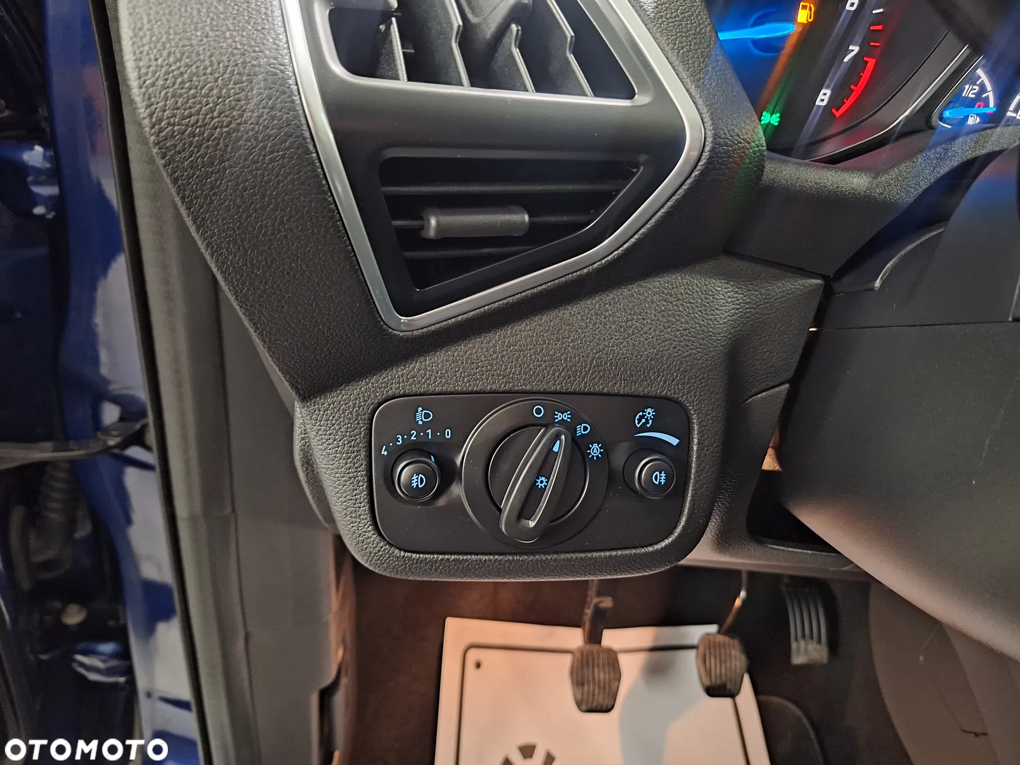 Ford Kuga 1.6 EcoBoost 2x4 Titanium - 30