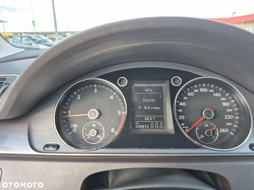 Volkswagen Passat 2.0 TDI Comfortline - 31