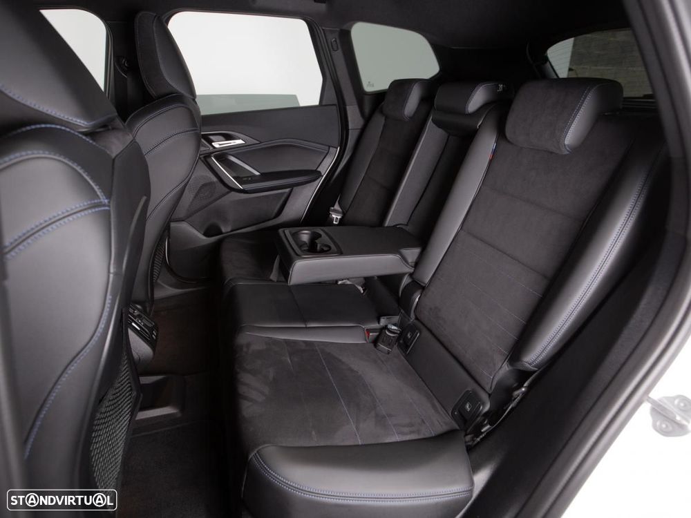 BMW iX1 eDrive20 - 10