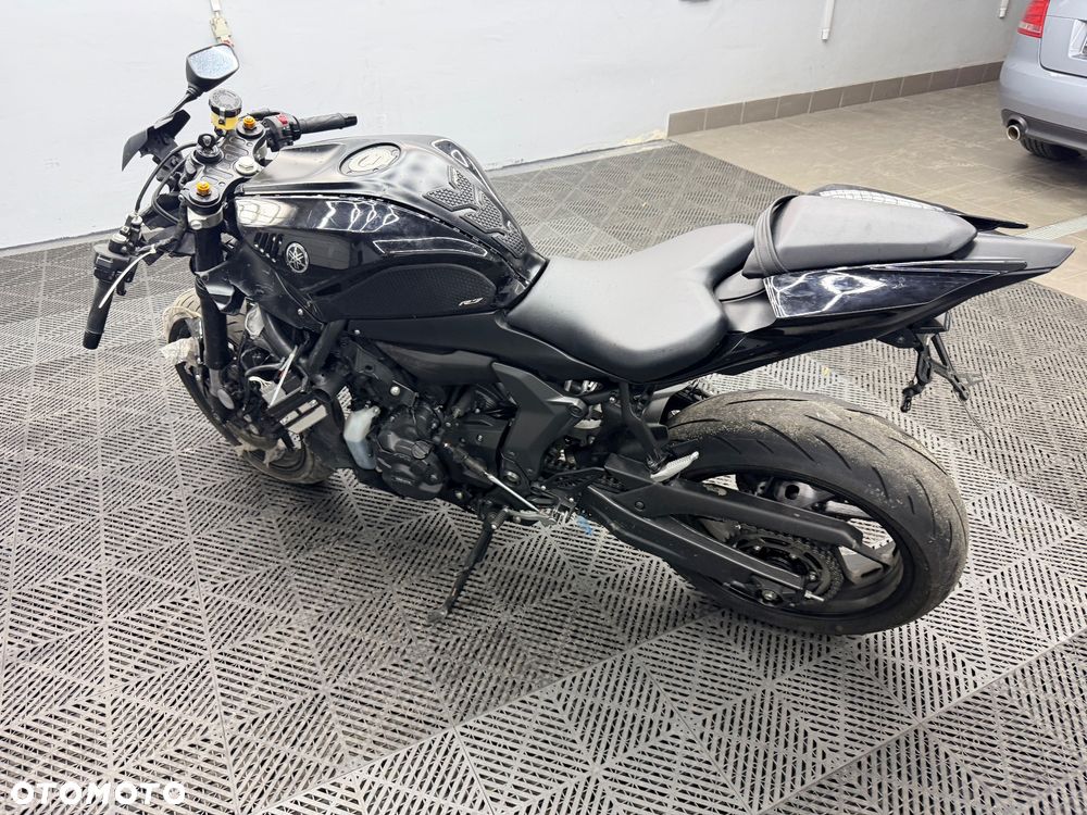 Yamaha R7 - 3