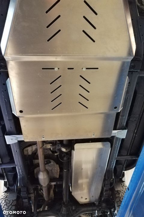 Płyty osłonowe aluminiowe silnika, skrzyni biegów, zbiornika paliwa Toyota Hilux  od 2016 - 4