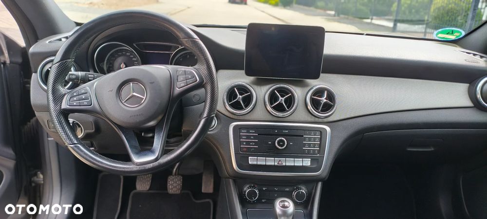 Mercedes-Benz CLA 200 - 9