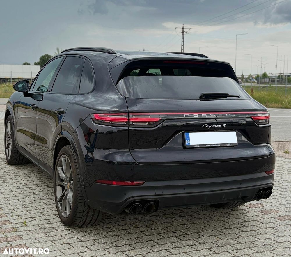 Porsche Cayenne - 4
