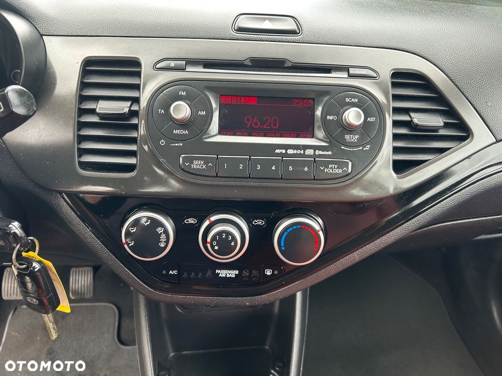 Kia Picanto 1.0 Fifa World Cup Edition - 12