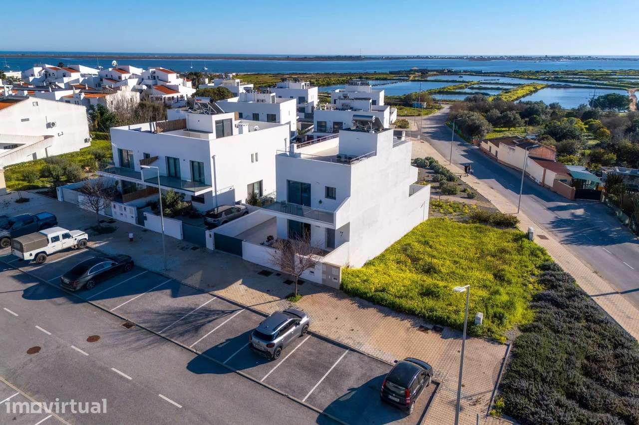 Moradia T3 com Piscina, Terraços e Vista Ria Formosa | Aldeia de Marim - Grande imagem: 3/43