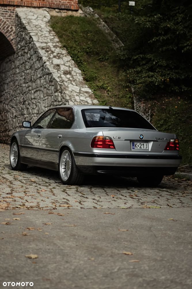 BMW Seria 7 750iL - 5