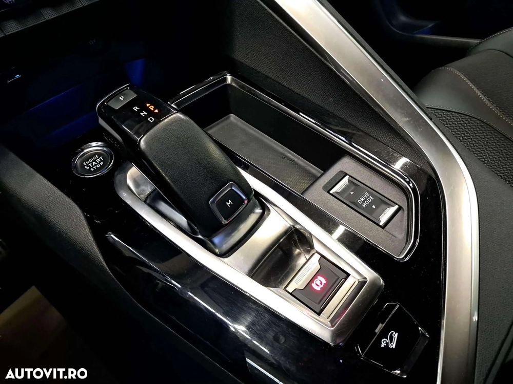 Peugeot 3008 1.2 PureTech 130 EAT8 GT - 16