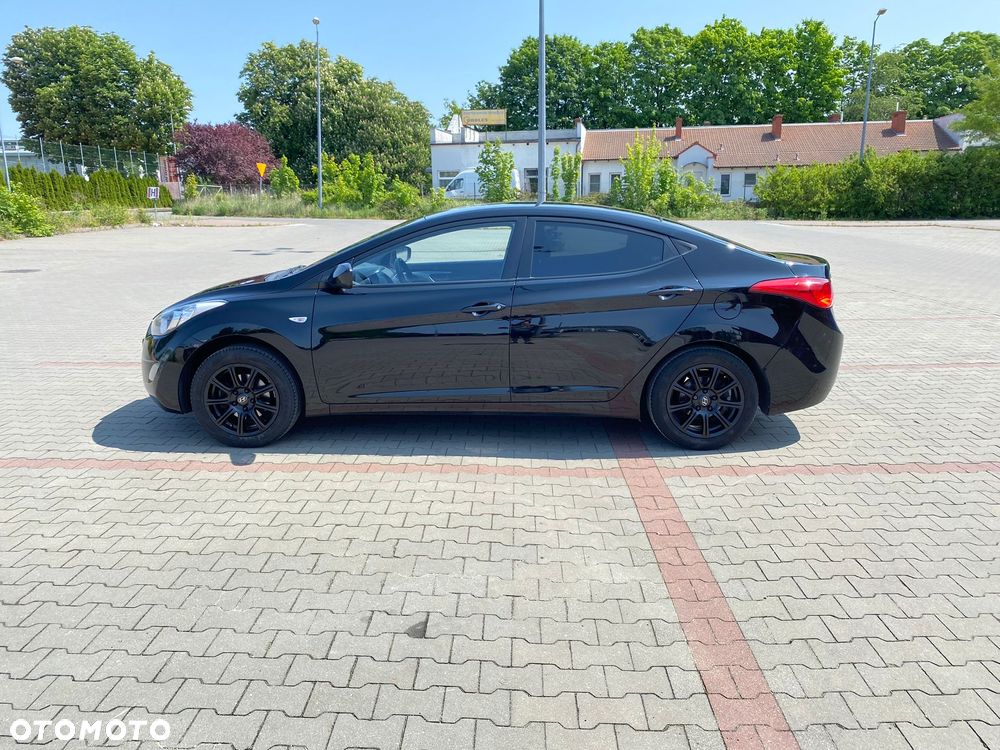 Hyundai Elantra 1.6 Classic + - 1