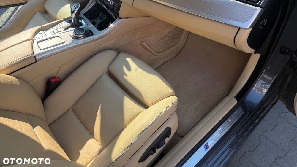 BMW Seria 5 530d xDrive - 13