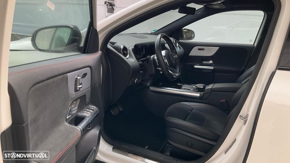 Mercedes-Benz GLA 250 4Matic 8G-DCT - 5