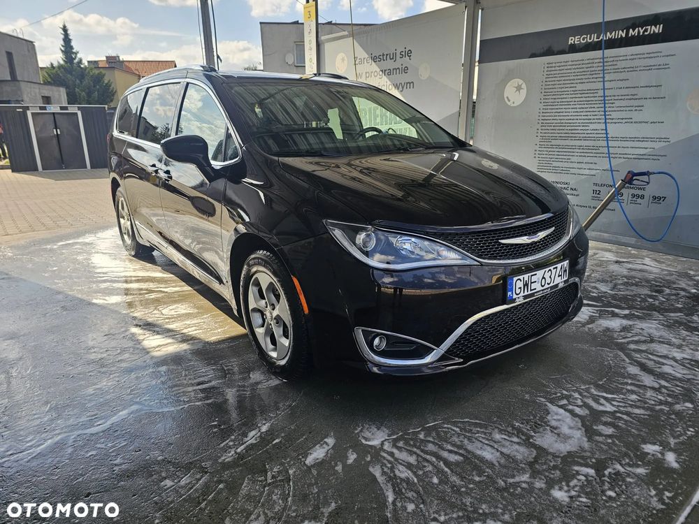 Chrysler Pacifica - 7