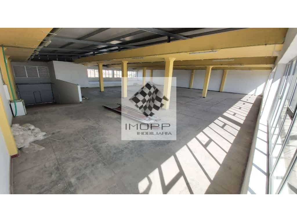 Fantástico armazém no Prior Velho 750m2 - Grande imagem: 2/19