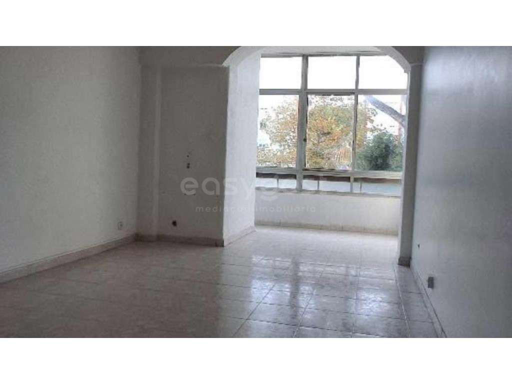 T2 em Oeiras de 81m2 para remodelar na Figueirinha - Grande imagem: 2/9