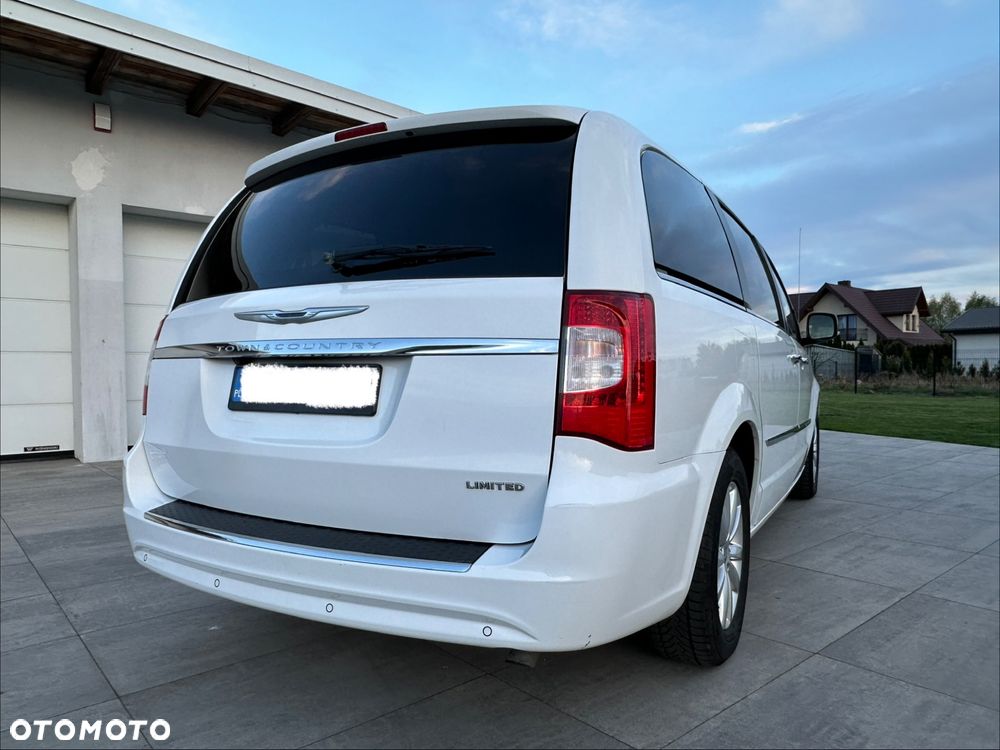 Chrysler Town & Country 3.6 Limited - 9