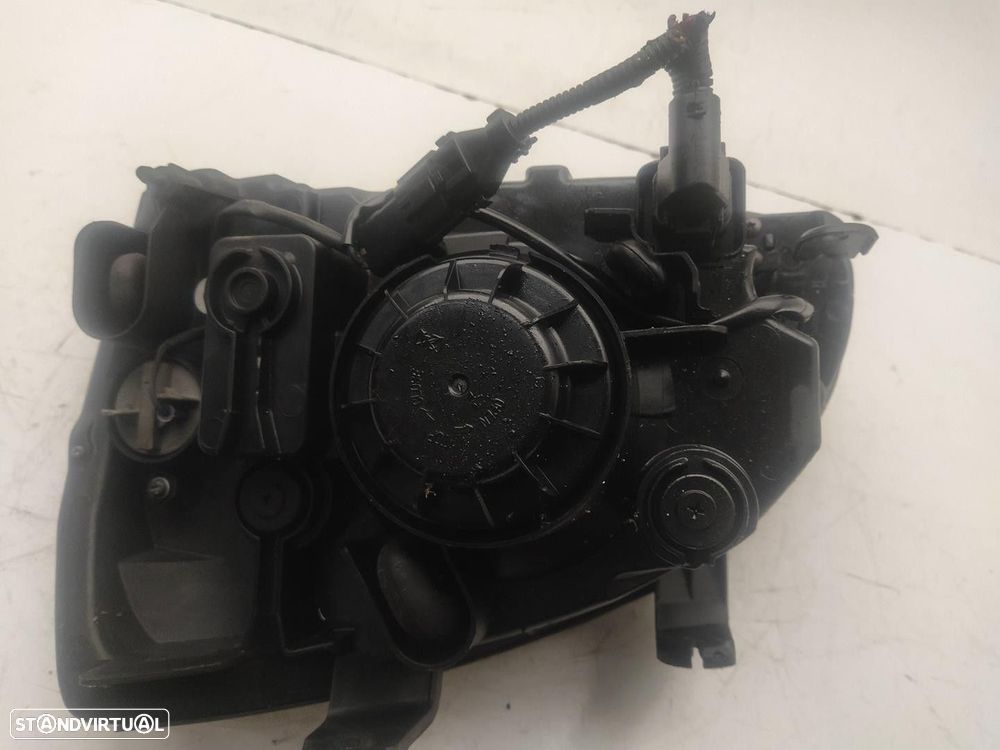 FAROL DIREITO KIA CARENS II LIMUSINA 2004 - 1