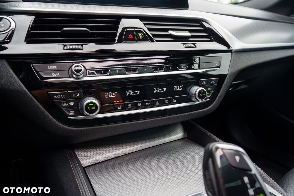 BMW Seria 5 520i M Sport Edition - 18