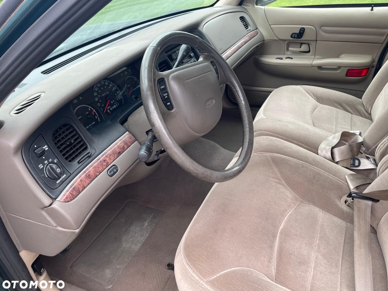Ford Crown Victoria 4.6 LTD LX - 22